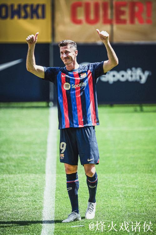 37岁巴萨9号面临抉择:是踏足意甲“终章”,还是接受降薪留队 37岁巴萨9号面临抉择:是踏足意甲“终章”,还是接受降薪留队